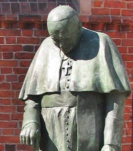 Johannes Paulus II står staty i Starogard Gdański